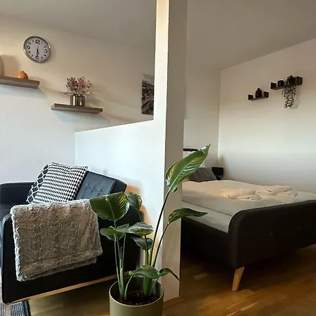 Feelgood 60, Modernes 1 Raum In Barleben, Bei Magdeburg, Inklusive Parkplatz Und Netflix, Nur 2 Km Bis Zur A2 Magdeburg