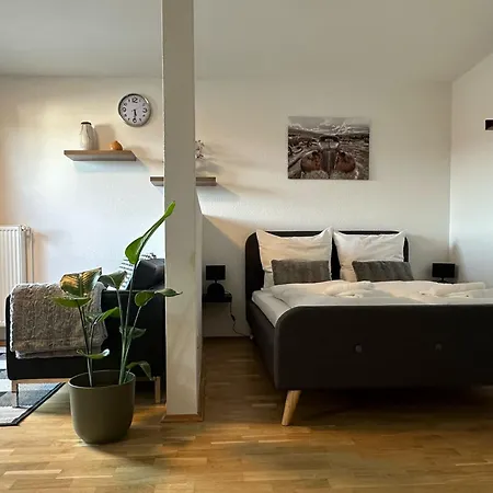 Feelgood 60, Modernes 1 Raum In Barleben, Bei Magdeburg, Inklusive Parkplatz Und Netflix, Nur 2 Km Bis Zur A2 *